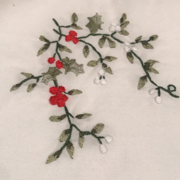 Vintage Christmas Holly Embroidered White 16 Napkins 2 Matching Table Runners - Picture 3 of 5